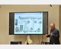 Bild: bey
Klaus Stiefler stellt dem Altenstädter Gemeinderat die Planung für die Neugestaltung der Ortsmitte unter Berücksichtigung der Anregungen aus dem Bürgerworkshop vor.