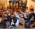 Bild: gi
Beim weihnachtlichen Hausmusikabend der Musikschule Moosbach im Rathaussaal erhalten die jungen Musikanten sehr viel Beifall.
