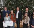 Bild: Landratsamt Bayreuth/exb
Landrat Florian Wiedemann (Mitte) spendete an die Unterstützerkreise Bad Berneck, Hotel Goldkronach, Pegnitz, Warmensteinach und Fichtelberg.