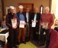 Bild: Edeltraud Fischer-Graf/exb
Jubilarehrung beim Männergesangverein Rosenberg: (von links) Hermann Bleisteiner, Karl Seebauer, Bürgermeister Michael Göth, Vorsitzender und Chorleiter Helmut Fischer sowie Josef Geier.