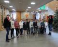 Bild: Corinna Schmeller/exb
Grundschule Plößberg erhielt für ein weiteres Jahr die Auszeichnung zur Umweltschule. Eine Aktion der Klasse 4b mit Klassenleiterin Ulrike Remold (links) war etwa der Erwerb von acht Bäumen im Stadtwald Alzenau.