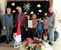 Bild: do
Eine Abordnung der Grundschule überreichte aus dem Erlös des Schulstandes beim Hobbykünstlermarkt 500 Euro an Andreas Steinl (Kinderkrebshilfe Oberpfalz Nord, Zweiter von links) Mit im Bild Förderlehrerin Maria Neumann (links) und Rektorin Gabriele Bodner (rechts).