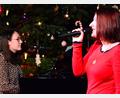 Bild: Kunz
Die beiden Schwestern Frieda (rechts) und Paula Herrmann ernten mit ihrer Interpretation des Mundart-Weihnachtsliedes von Claudia Koreck "Ruck ma alle wieder näher zsamm" Riesenapplaus.
