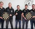 Bild: kro
Das sind die Cheforganisatoren der 6. Mähringer Steel-Dart-Meisterschaft: Martin Riedl, Stefan Riedl, Marco Sporrer, Martin Freundl und Patrick Sporrer (von links).