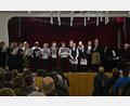 Bild: Petra Hartl
Das Max-Reger-Gymnasium Amberg bot in diesem Jahr gleich zwei Weihnachtskonzerte an. So sang zum Beispiel der Unterstufenchor (Bild) unter der Leitung von Wolfgang Herrneder.