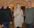 Bild: jr
Den Dirigentenstab der Konnersreuther Blaskapelle übergab Armin Scharnagl (rechts) an Laura Dietl. Dankesworte und Glückwünsche gab es vom Musikverein-Vorsitzenden Detlev Ernst.