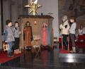 Bild: fz
Die Hirten finden Maria und Josef im Stall mit dem Jesukindlein. Der Altarraum in der Schirmitzer Kirche wurde zur Bühne für das Krippenspiel.