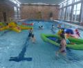Bild: bk
Wasserspaß im Hallenbad Weiherhammer verkürzt Wartezeit bis zur Bescherung.