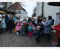 Bild: Katja Buchner/exb
Die Buben und Mädchen umrahmen das Treffen mit weihnachtlichen Liedern.