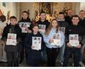 Bild: kro
Acht Ministranten verabschiedete die Pfarrei St. Johannes Großkonreuth. Im Bild: (von links) Pfarrer Dr. Charles Ifemeje, Simon Venzl, Elias Bauer, Julia Venzl, Andreas Bauer, Hanna Scharnagl, Moritz Häring, Pfarrgemeinderatssprecher Josef Fischer, Jonas Fischer und Lucas Scharnagl.