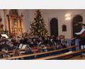 Bild: bö
Den Regenwolken verhangenen Weihnachtshimmel über Schmidmühlen brachte die Blaskapelle St. Ägidius mit ihrem Konzert zum Ende der Weihnachtsfeiertage trotzdem zum leuchten. Es dirigierte Christian Bäuml.