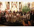 Bild: fks
Zahlreiche Musikanten und der Engelchor boten viel Musik und Geschichten am diesjährigen Adventssingen.
