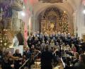 Bild: Holger Popp/exb
Kirchenchor, Kinderchor und Kirchenorchester beim gemeinsamen Musizieren.