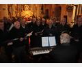 Bild: kro
Der Männergesangverein Neualbenreuth unter der Leitung von Franz Danhauser steuerte unter anderem das Lied „Im Dunkel lag die ganze Welt“ zum Weihnachtssingen bei.
