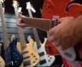 Symbolbild: Paul Zinken/dpa
Wolfgang Ruppert spricht darüber, wie schwer es ist, eine Gitarre zu testen, wenn alle um einen herum dasselbe machen.