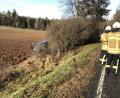 Bild: Polizei Sulzbach-Rosenberg/exb
Feuerwehrleute aus Brunn und Lauterhofen sicherten die Unfallstelle ab und unterstützten die Bergungsarbeiten.