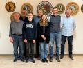 Bild: rst
Beim Wettkampf auf Glück/Meister ermitteln die Paulsdorfer Schützen ihre Sieger (von links): Robert Meiler, Günther Pichl, Jakob Deierl, Robert Aschenbrenner, Viktoria Liegl, Daniel Liegl und Schützenmeister Christian Schörner.