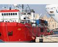 Archivbild: Alberto Lo Bianco/LaPresse/AP/dpa
Das Schiff „Sea-Eye 4“ mit mehr als 800 geretteten Migranten an Bord kommt in Trapani an. Ohne Spendeneinnahmen ist so etwas bald nicht mehr möglich.
