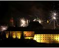 Archivbild: Petra Hartl
Blick von St. Anna zu St. Anna: Ob das Wetter dieses Jahr wieder so ein prächtiges Bild wie hier vom Krankenhaus aus auf das Schloss und das Feuerwerk mit der beleuchteten Bergkirche im Hintergrund zulässt?