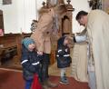 Bild: gi
Gut besucht war die Kindersegnung vom Baby, Kleinkind bis zum Schulkind durch Pfarrer Udo Klösel in der Wieskirche. Hier die Zwillinge Luka und Tom.