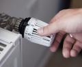 Bild: Silvia Marks/dpa
Die Wohnung so warm heizen, wie man möchte? Wegen der steigenden Energiepreise können sich das längst nicht mehr alle Bürger leisten. Auch die Kosten für Strom und Gas in Wohnungen einiger Baugenossenschaften in Weiden und dem Landkreis Neustadt werden teurer.