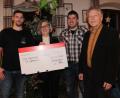 Bild: pi
Über die 500 Euro von Monika Höllerer freuen sich Anton Haider, Max Woppmann und Peter Lang (von rechts).