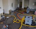 Bild: fla
Noch laufen Ventilatoren und Bautrockner auf Hochtouren im Krippenanbau. Dei einer erneuten Messung des Gutachters am 9. Januar entscheidet sich, ob mit dem Wiederaufbau begonnen werden kann.