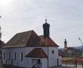Bild: gz
Die Friedhofskapelle mit Blick auf die Pfarrkirche.