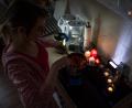 Symbolbild: Christin Klose / dpa
Bei einem Stromausfall muss man beim Kochen improvisieren. Dabei kann ein Campingkocher helfen.