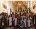 Bild: ct
Die Sternsinger der Pfarrei Schlicht mit Pfarrvikar Jimmy Joseph und Mesner Hans Ludwig Adam (links) sowie Mesner und Betreuer Werner Rieger (hinten rechts).