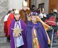 Bild: dob
In prächtige Kleider gewandet und mit Kronen auf den Häuptern zogen die Sternsinger am Mittwochfrüh in die Straßen der Stadt hinaus, um den Bewohnern den Segen zu bringen.
