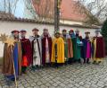 Bild: Reisinger/exb
Wer kennt sie namentlich? Die Senioren-Sternsinger der Pfarrei St. Marien in Sulzbach-Rosenberg waren heuer in dieser Formation unterwegs (von links): Sebastian Meier, Erich Weiß, Thomas Zellerer, Heinrich Himsel, Susi Wagner, Peter Wismeth, Bernd Wanninger, Richard Reisinger, Klaus Gebel und Siegfried Meier.