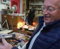 Bild: Kunz
Der ehemalige Bäckermeister Alois Meier freut sich über einen Schnäppchenkauf.