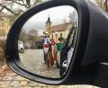 Bild: upl
Die weisen aus dem Morgenland haben das Kamel gegen ein Auto eingetauscht. Eltern bringen die Sternsinger in die Dörfer und Einzelhöfe.