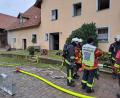 Bild: Alexander Graf/exb
45 Einsatzkräfte wurden am Freitag bei Ursensollen zu einem Küchenbrand gerufen. Die Feuerwehren aus Ursensollen, Hohenkemnath und Garsdorf hatten die Lage schnell unter Kontrolle.