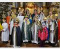 Bild: fdl
Die Ehenfelder Sternsinger brachten die Friedensbotschaft zu den Pfarrangehörigen und sammelten für bedürftige Kinder auf der Welt.