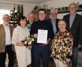 Bild: prh
Für sein 22-jähriges Engagement als Vorsitzender ernennt die DJK Neustadt Wolfgang Schwarz (Mitte) zum Ehrenmitglied. DJK-Vorsitzender Rupert Troppmann (Dritter von rechts) überreicht mit Vorstandsmitgliedern Schwarz die Ehrenurkunde und an Ehefrau Isolde (Zweite von links) einen Blumenstrauß.