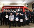 Bild: hcz
Die Geehrten der Feuerwehr Schirmitz mit der Feuerwehr-Führung und den Ehrengästen.