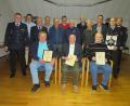 Bild: adj
Für die Geehrten der Feuerwehr Altenstadt gibt's in der Jahreshauptversammlung Urkunden.