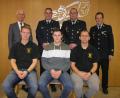 Bild: öt
Tobias Schraml (sitzend, von links), Jonas Heinl und Lucas Zehn wurden zu Oberfeuerwehrmännern befördert. Bürgermeister Peter König (stehend, von links) und die beiden wiedergewählten Kommandanten Florian Heinl und Sven Hupas sowie Kreisbrandmeister Peter Prechtl gratulierten. Es fehlt Jonas Schlicht.