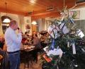 Bild: gz
Zweiter Bürgermeister Thomas Kleber leitet die Christbaumversteigerung.