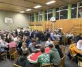 Bild: csk
Trotz aller Anspannung bleiben beim Pokerturnier in Etzelwang die Atmosphäre locker und der Umgang der 108 Teilnehmer untereinander fair und professionell.