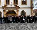 Bild: Bernd Edenhart/exb
Zwei Klassen des 76. Ausbildungsseminars der Bayerischen Bereitschaftspolizei aus Nabburg besichtigten die Synagoge in Amberg.