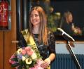 Bild: ubb
Glücklich über ihren Erfolg beim Neujahrsempfang mit ihrem "Lied für Tirschenreuth" nahm Janka Hannemann-Mathes den Blumenstrauß von Bürgermeister Franz Stahl in Empfang.
