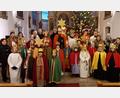 Bild: Maria Wagner/exb
Das Bild zeigt die Sternsinger der Pfarrei Bärnau mit ihren Begleitern sowie Pfarrer Konrad Amschl und Pastoralreferentin Maria Wagner (links).