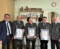 Bild: Siegmund Süß/exb
BSB-Kreisvorsitzenden Peter Schottenhaml, Johann Schwarz, Johann Wilhelm, Siegmund Süß und Vorstand Erich Ritz (von links) zeigt das Bild nach den Ehrungen.
