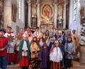 Bild: Sonja Hösl/exb
Die Ministranten waren in der Pfarrei Parkstein als Sternsinger unterwegs.