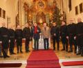 Bild: ct
Mit ihrem ebenso stimmgewaltigen wie auch einfühlsamen Vortrag bieten die Maxim Kowalew Don Kosaken ein großartiges Neujahrskonzert in der Pfarrkirche St. Georg in Schlicht. In der Mitte der Sänger (von links): Maxim Kowalew, Pfarrgemeinderats-Sprecher Werner Prechtl und Pater Jimmy Joseph.