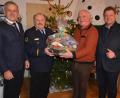 Bild: jr
Franz Arnold (Zweiter von rechts) hat sich jahrzehntelang für die Feuerwehren in Mitterteich und im Landkreis eingesetzt. Zum 70. Geburtstag gratulierten (von links) Landrat Roland Grillmeier und Kreisbrandrat Andreas Wührl sowie Bürgermeister Stefan Grillmeier.