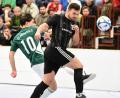 Bild: Schrems
Der TSV Konnersreuth und der SV Mitterteich belegten beim Neujahrscup des SV Steinmühle die Plätze vier und fünf. Das Bild zeigt eine Szene aus dem Vorrundenspiel (3:1 für Konnersreuth) mit David Schraml (Mitterteich, links) und dem Konnersreuther Paul Lang.